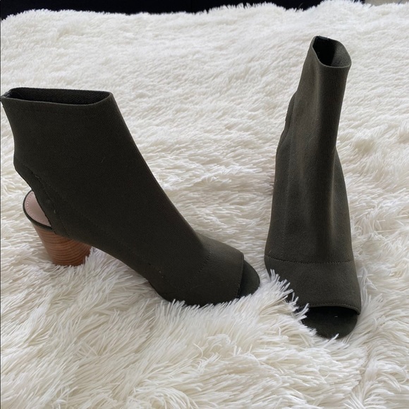 Steve Madden Open-toe bootie; army green - Picture 1 of 2